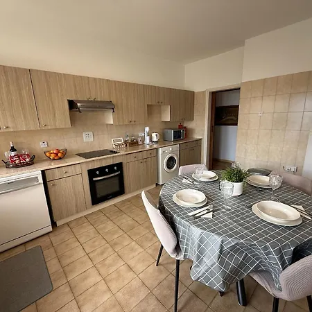 Vibes - 3br Spacious Apartment *