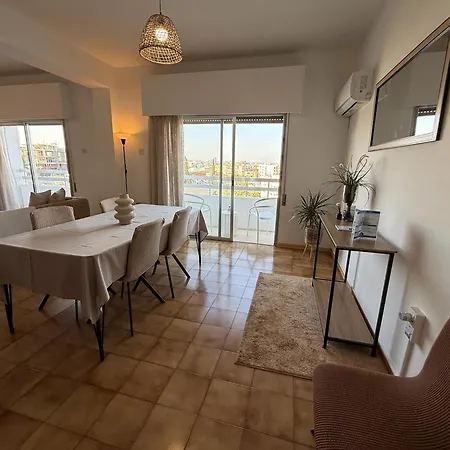 Apartment Vibes - 3br Spacious Larnaca