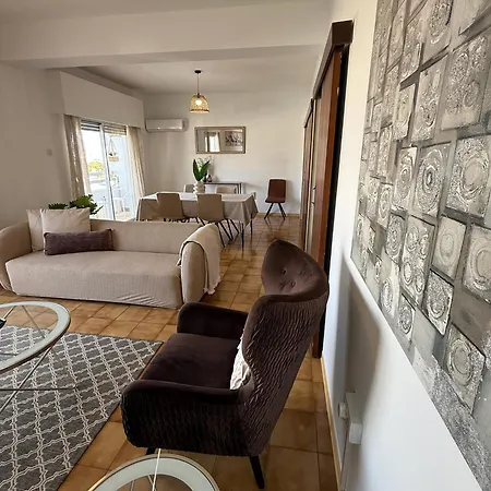 Vibes - 3br Spacious Apartment Larnaca